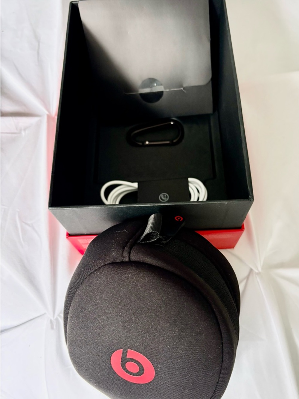 Beats by Dr Dre Solo2 On-Ear Headphones White Foldable RemoteTalk New Never Used - Picture 5 of 5